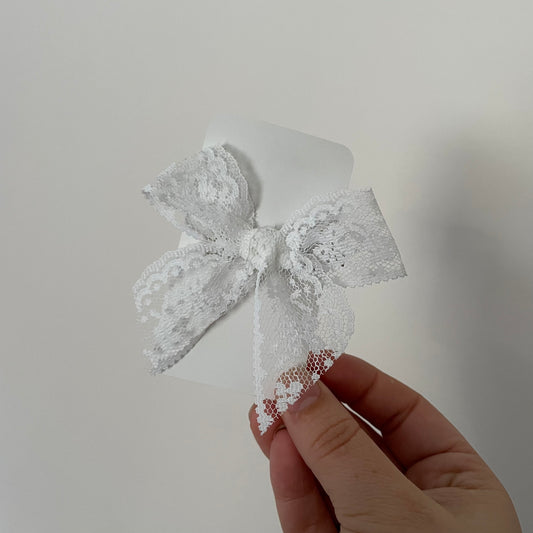 Barrette boucle dentelle blanche